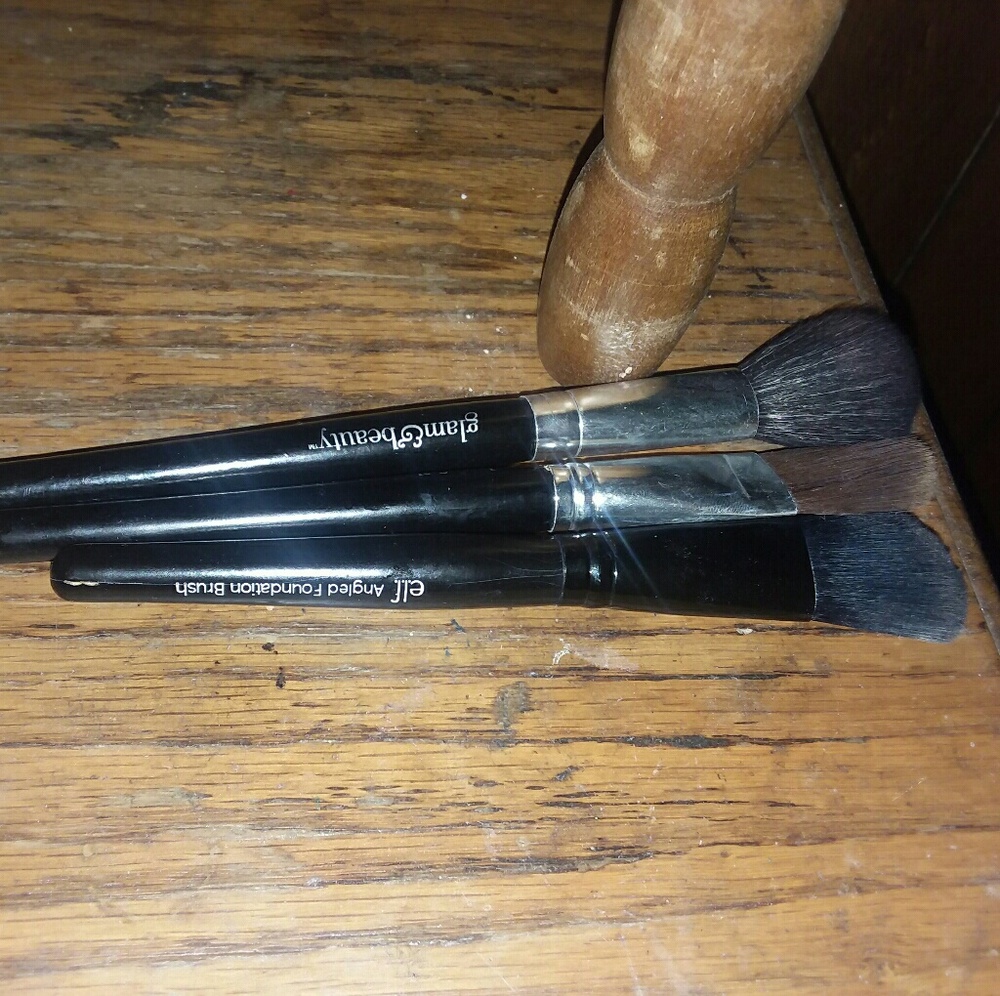Makeup brushes